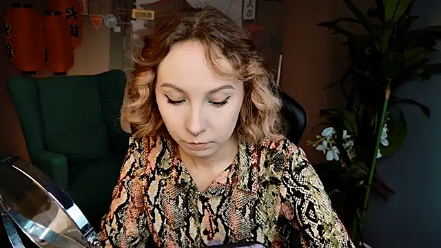 Snapshot of JasmineMilko chatting on 09.30.25 JasmineMilko online show from 09.30.25