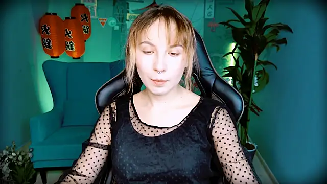 Snapshot of JasmineMilko chatting on 10.14.25 JasmineMilko online show from 10.14.25