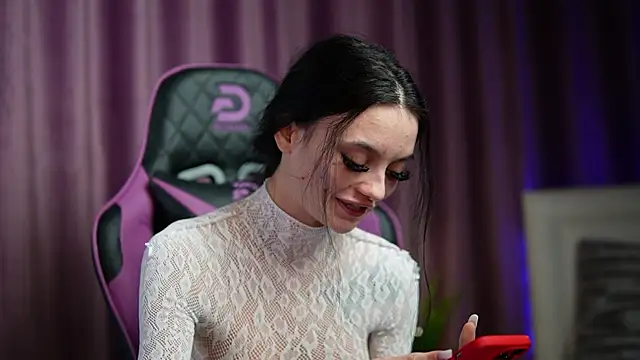 Snapshot of RachelRave chatting on 02.19.25 RachelRave online show from 02.19.25