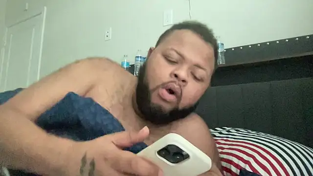 Snapshot of papijusto chatting on 10.28.25 papijusto online show from 10.28.25