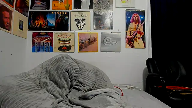 cloudyystar666 online show from 11.25.25