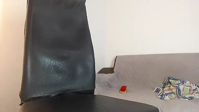 Snapshot of hotbuch11 chatting on 12.17.24 hotbuch11 online show from 12.17.24