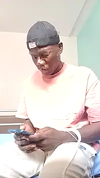 Snapshot of hotbuch11 chatting on 11.13.25 hotbuch11 online show from 11.13.25