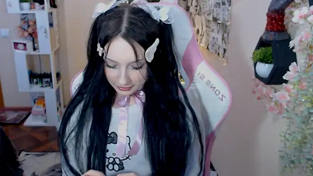 Snapshot of hikmurr chatting on 12.12.24 hikmurr online show from 12.12.24