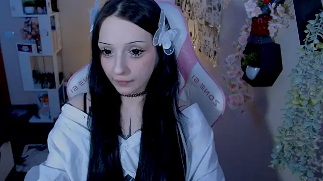 Snapshot of hikmurr chatting on 12.16.24 hikmurr online show from 12.16.24