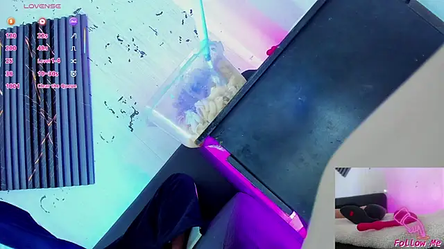 Piggy Eddy online show from 11.22.25