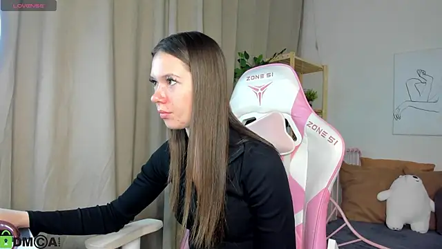 Nicole Charm online show from 10.01.25