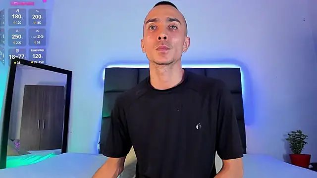 Snapshot of steven_hott8 chatting on 02.08.25 steven hott8 online show from 02.08.25