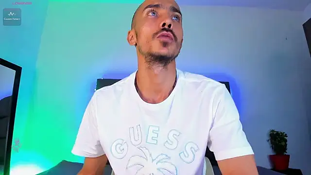 Snapshot of steven_hott8 chatting on 09.10.25 steven hott8 online show from 09.10.25