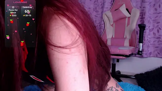 Snapshot of Alicedangerrr chatting on 01.31.25 Alicedangerrr online show from 01.31.25