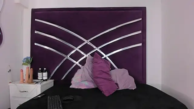 Snapshot of MaiteHT chatting on 11.09.25 MaiteHT online show from 11.09.25