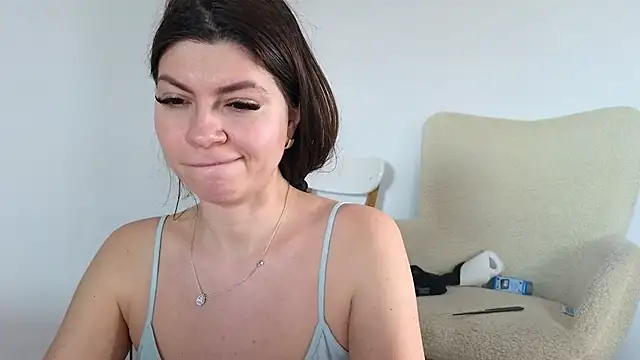 Snapshot of Jullyenn3 chatting on 01.14.25 Jullyenn3 online show from 01.14.25