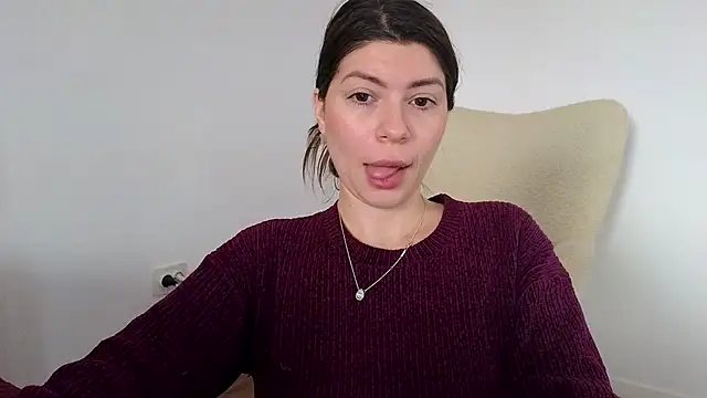 Snapshot of Jullyenn3 chatting on 02.05.25 Jullyenn3 online show from 02.05.25