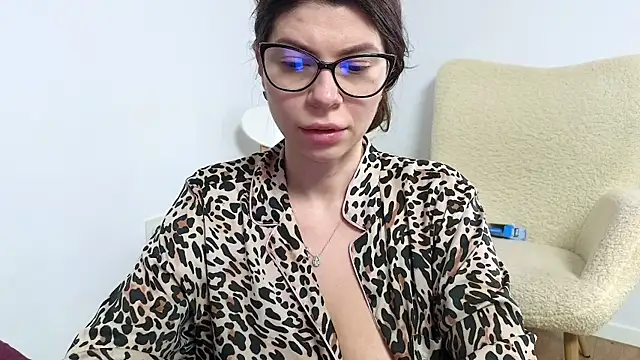 Snapshot of Jullyenn3 chatting on 02.19.25 Jullyenn3 online show from 02.19.25