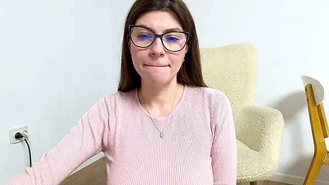 Snapshot of Jullyenn3 chatting on 03.19.25 Jullyenn3 online show from 03.19.25