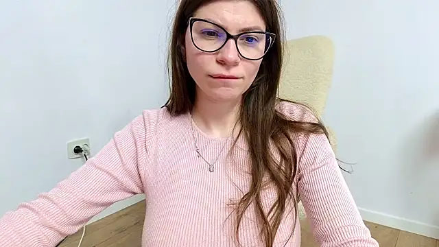 Snapshot of Jullyenn3 chatting on 03.20.25 Jullyenn3 online show from 03.20.25