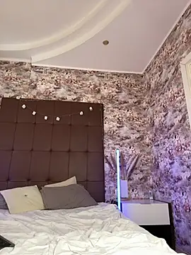 Mary Walker online show from 03.20.25