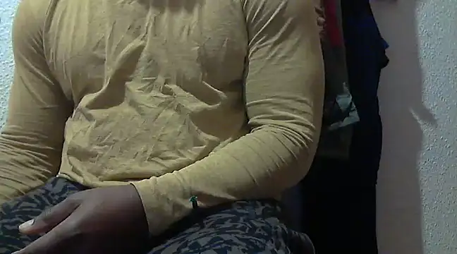 Snapshot of mmoiblack chatting on 02.05.25 mmoiblack online show from 02.05.25