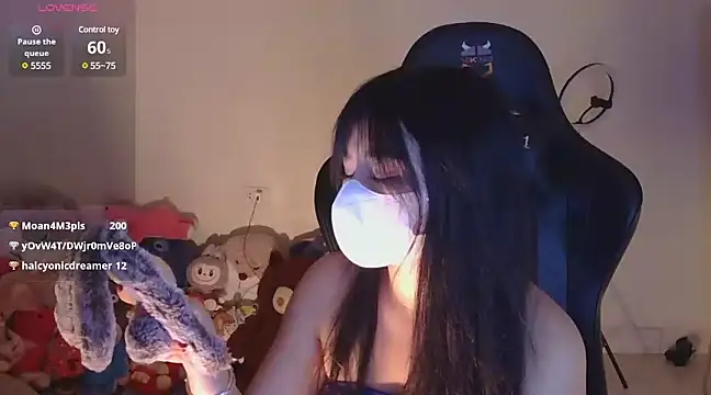 Snapshot of TimmyZi chatting on 12.19.24 TimmyZi online show from 12.19.24