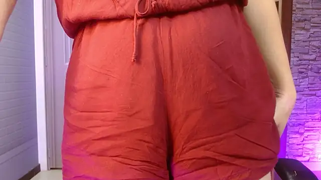 Snapshot of Manuela_bela chatting on 02.18.25 Manuela bela online show from 02.18.25