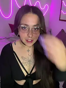 Snapshot of Mizztikaa chatting on 12.25.24 Mizztikaa online show from 12.25.24