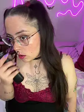 Snapshot of Mizztikaa chatting on 12.30.24 Mizztikaa online show from 12.30.24