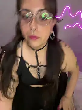 Snapshot of Mizztikaa chatting on 02.04.25 Mizztikaa online show from 02.04.25