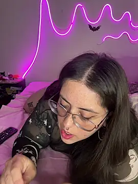 Snapshot of Mizztikaa chatting on 03.16.25 Mizztikaa online show from 03.16.25