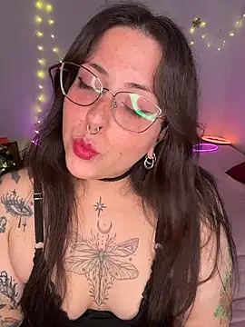 Snapshot of Mizztikaa chatting on 07.14.26 Mizztikaa online show from 07.14.26