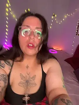 Snapshot of Mizztikaa chatting on 07.16.26 Mizztikaa online show from 07.16.26