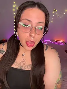 Snapshot of Mizztikaa chatting on 07.20.26 Mizztikaa online show from 07.20.26