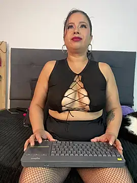 Leahstonee2 online show from 01.31.25