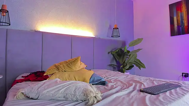 Annie-Wolf online show from 03.14.25