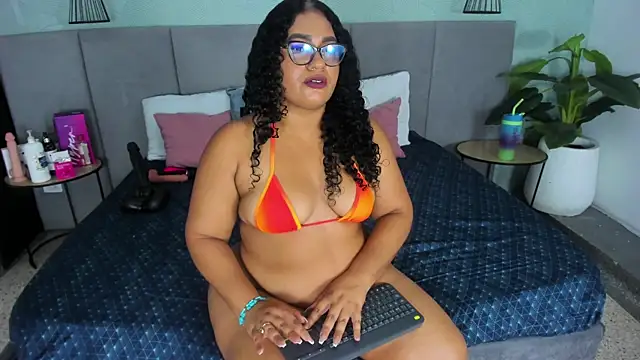 Annie-Wolf online show from 11.08.25