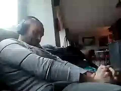 Snapshot of DrbigdickUK chatting on 01.04.25 DrbigdickUK online show from 01.04.25