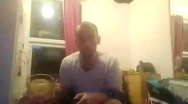 Snapshot of DrbigdickUK chatting on 03.22.25 DrbigdickUK online show from 03.22.25