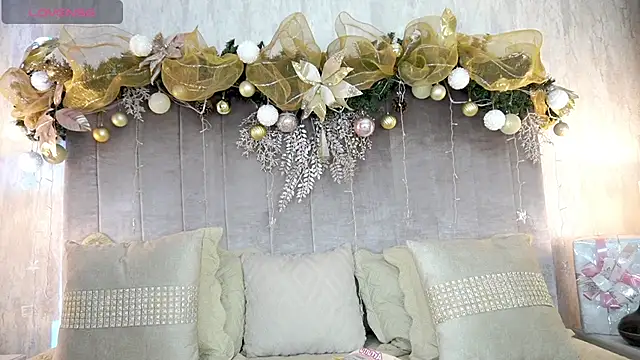 Snapshot of ashlyestone chatting on 12.24.24 ashlyestone online show from 12.24.24