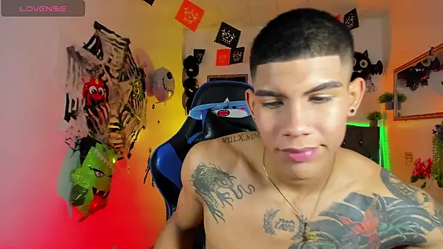 Snapshot of Damian_latinxxx chatting on 10.08.25 Damian latinxxx online show from 10.08.25