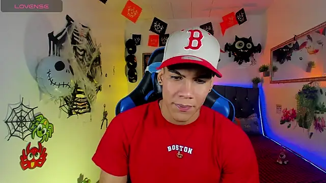 Snapshot of Damian_latinxxx chatting on 10.10.25 Damian latinxxx online show from 10.10.25