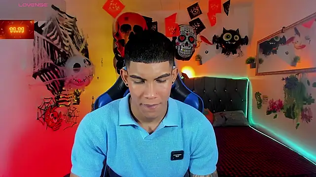 Snapshot of Damian_latinxxx chatting on 10.11.25 Damian latinxxx online show from 10.11.25