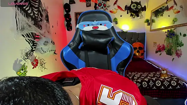 Snapshot of Damian_latinxxx chatting on 10.18.25 Damian latinxxx online show from 10.18.25