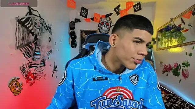 Snapshot of Damian_latinxxx chatting on 10.20.25 Damian latinxxx online show from 10.20.25