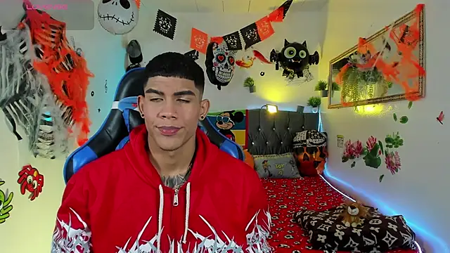 Snapshot of Damian_latinxxx chatting on 10.22.25 Damian latinxxx online show from 10.22.25