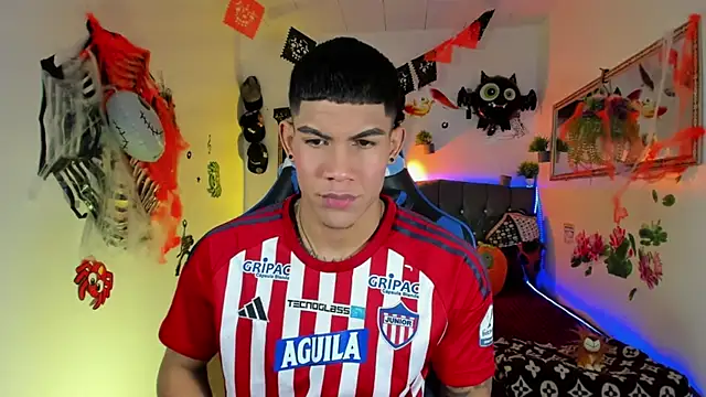 Snapshot of Damian_latinxxx chatting on 10.24.25 Damian latinxxx online show from 10.24.25