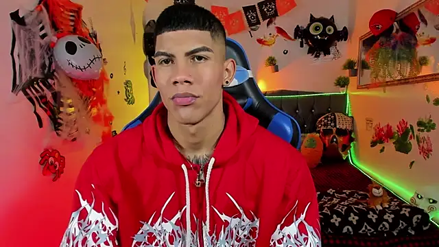 Snapshot of Damian_latinxxx chatting on 10.29.25 Damian latinxxx online show from 10.29.25