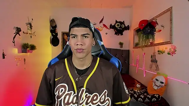 Snapshot of Damian_latinxxx chatting on 11.02.25 Damian latinxxx online show from 11.02.25