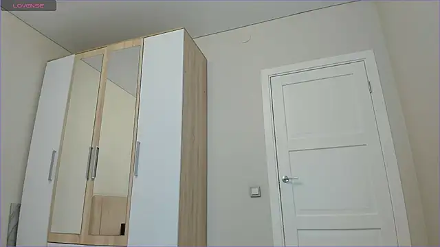 Snapshot of sweety_vikky chatting on 03.12.25 sweety vikky online show from 03.12.25