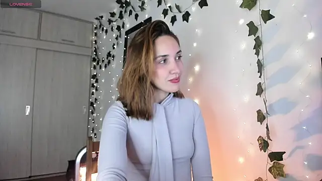 Sarah Castillo  online show from 01.20.25