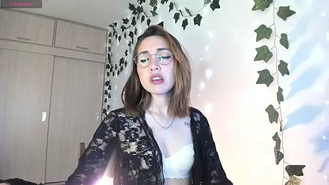 Sarah Castillo  online show from 01.24.25