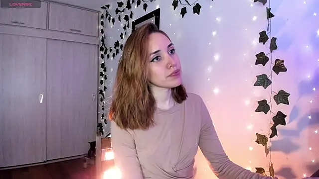 Sarah Castillo  online show from 02.14.25